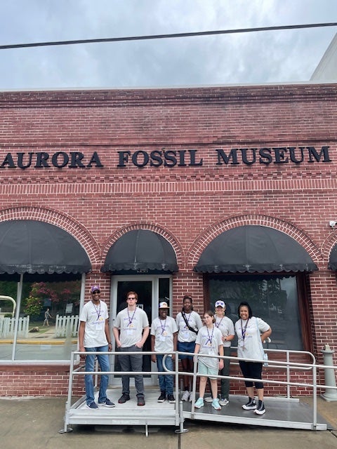 DES students stand in front of Aurora Fossil Museum